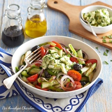 Salade grecque, huile goût intense et olives noires