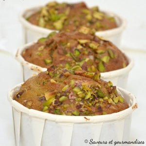 Petits gâteaux moelleux abricot, huile d’olive, pistache