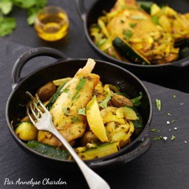 Tajine de poulet au citron confit et olives vertes