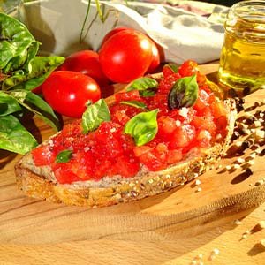 Tartine estivale : tomate, huile d'olive et basilic