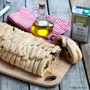 Tourte tressée à l'huile d'olive et aux légumes