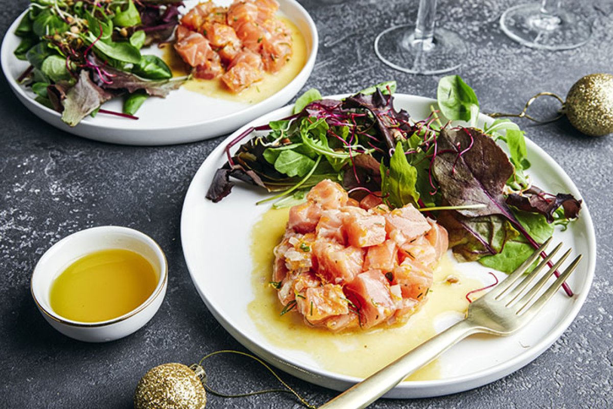 Tartare de saumon, agrumes et herbes fraîches