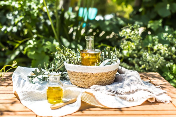 Panier et huiles d'olive